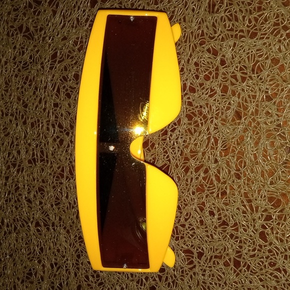 Bargain Bundle of Six Pair of Sunglasses - Picture 6 of 9